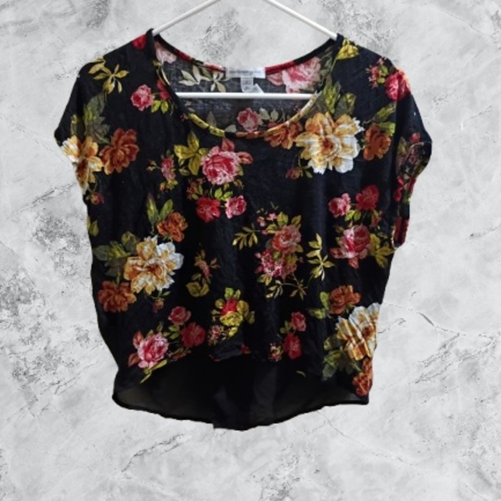 💙  5 For $25 Juniors Ambiance Size Medium Black Floral Crop Top